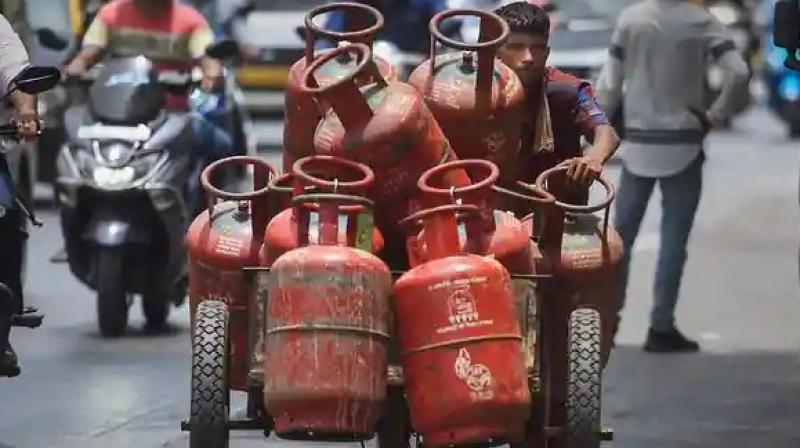 LPG Gas Cylinder Price Hike News In Hindi