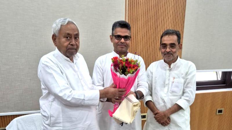 RLM President cum MP Upendra Kushwaha and Madhav Anand met the Chief Minister news in hindi