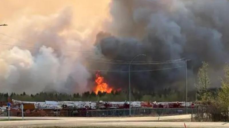 Fierce forest fire in Canada's Alberta