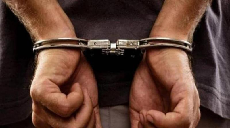 Was robbing people on the highway in Thane, police arrested the man