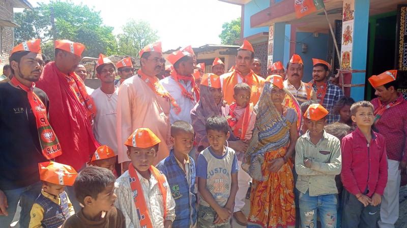 AP Pathak honored hundreds of workers on the foundation day of BJP.