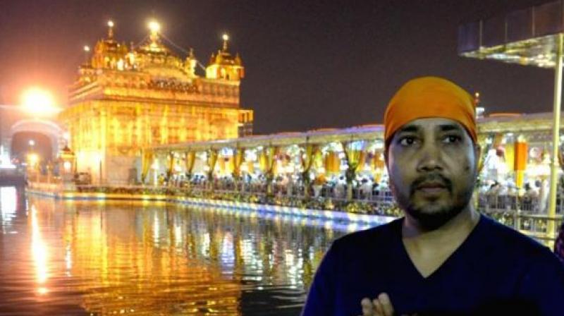 Singer Mika Singh arrives to pay obeisance at Sri Harmandir Sahib news in hindi