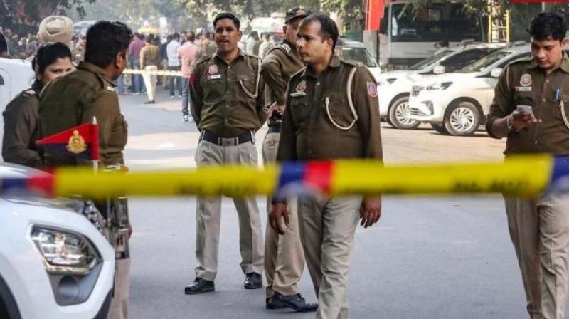 IFS officer commits suicide by jumping from a building in Delhi news in hindi