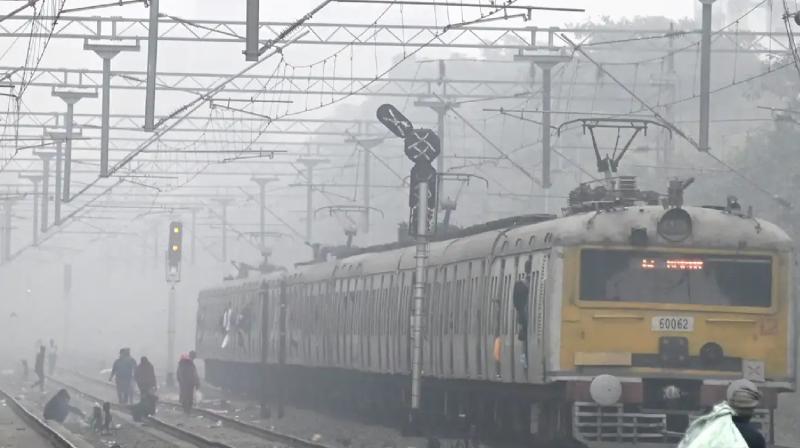  27 Trains Running late due to dense fog, flights also delayed News In Hindi