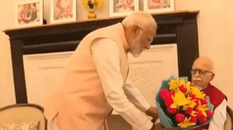 PM Modi met LK Advani and Murali Manohar Joshi news in Hindi