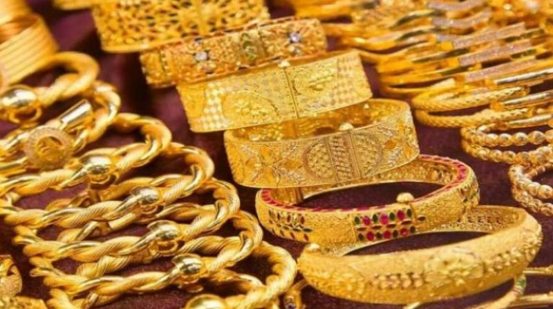 Record high gold prices dampen jewelery sales News In Hindi