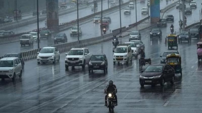 Heavy rain in the national capital Delhi on Holi news in hindi