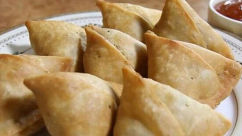 Doctor had to order expensive samosas online, had to pay Rs 1.40 lakh for 25 plates