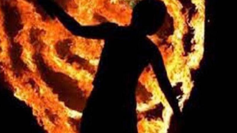 Youth burns himself alive in front of girlfriend's house in UP