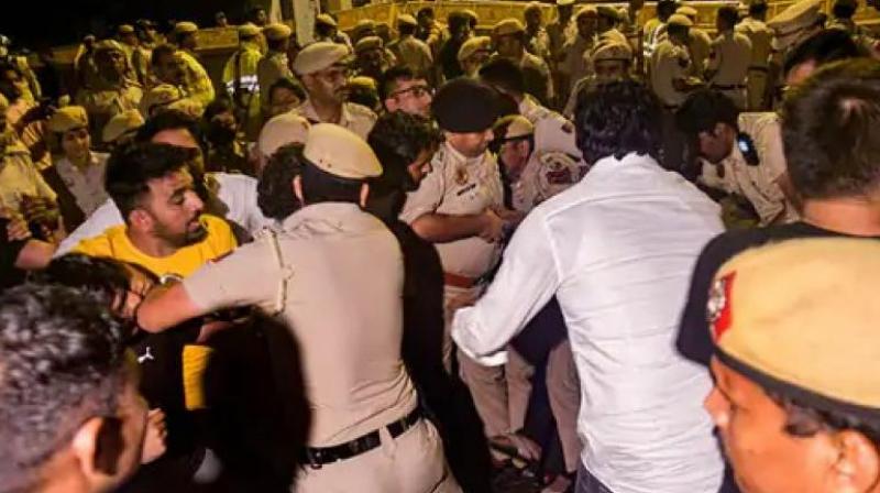 Late night clash between wrestlers and police at Jantar Manta