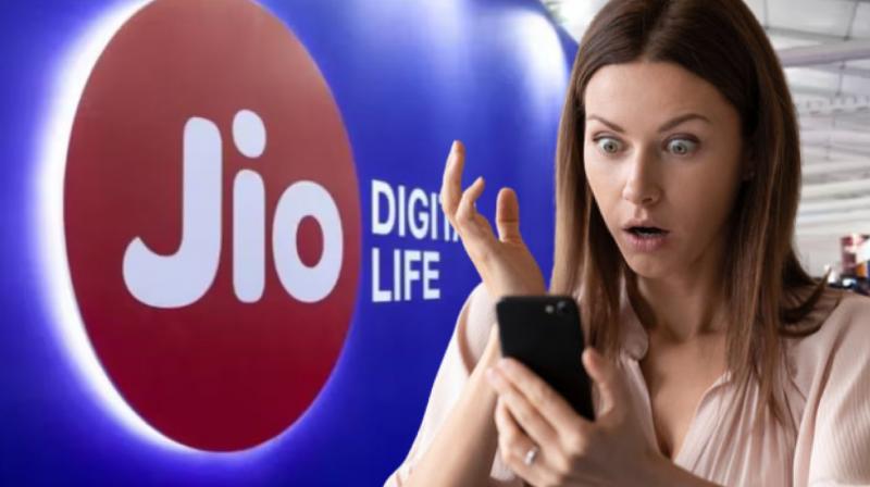 Jio customers enjoy, 28GB data on recharge less than Rs 200, unlimited calls and other benefits