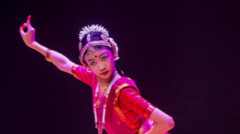 13 year old Chinese girl performs Bharatnatyam in China, wrote history with her dance