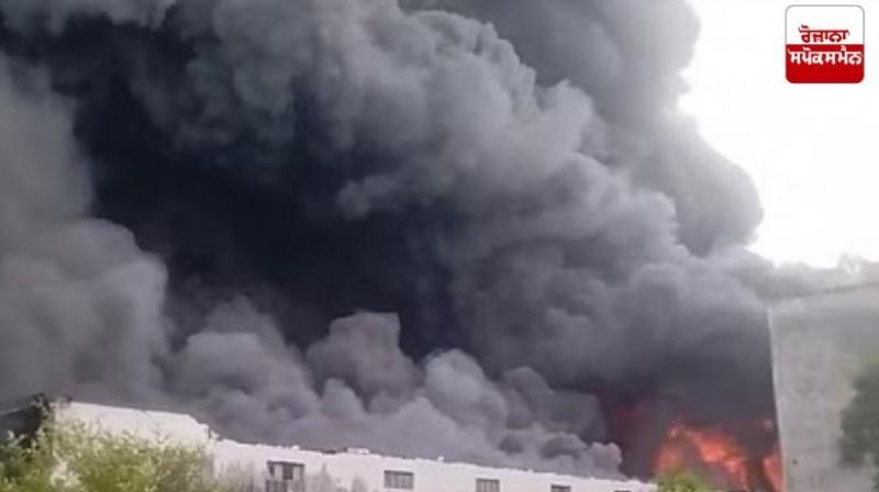  fire broke out in an ice cream warehouse in Lucknow news in hindi