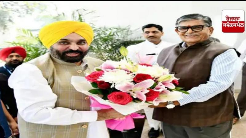 CM Bhagwant Mann met Governor Gulab Chand Kataria News In Hindi