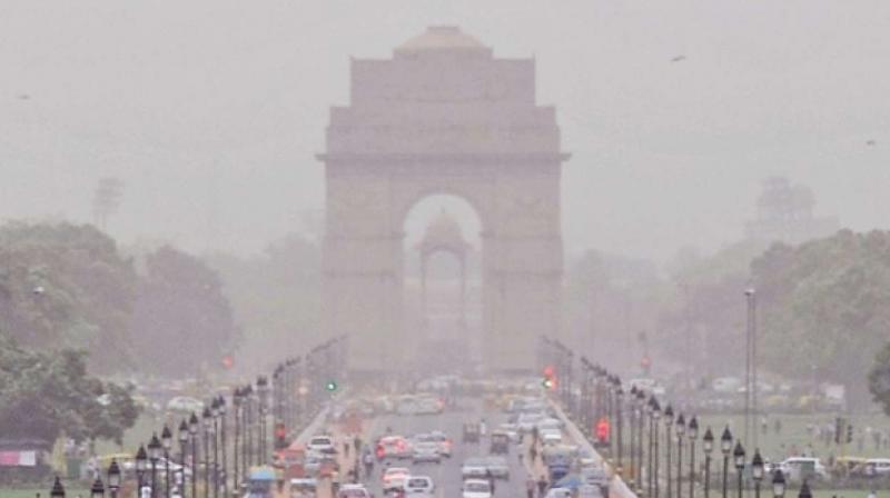 New Delhi: Dense fog enveloped Delhi, minimum temperature recorded at 5.8 degree Celsius