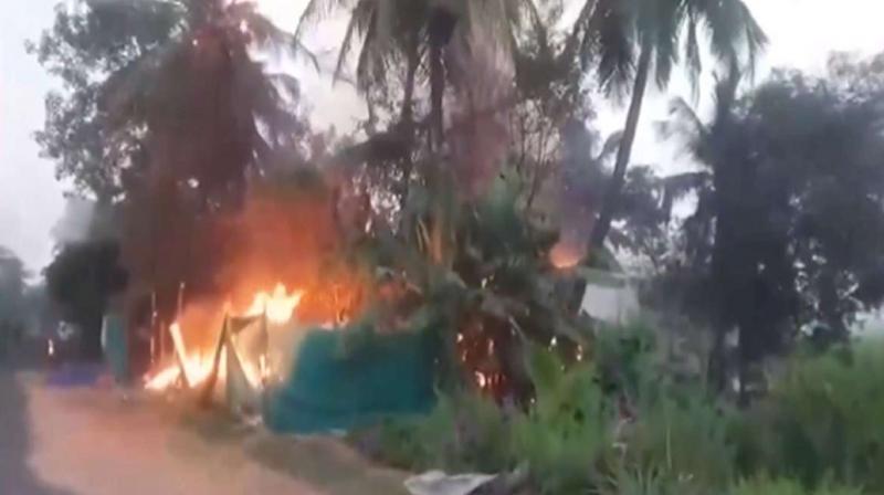 Fire in shop by lightning in East Godavari Andhra Pradesh news InHindi