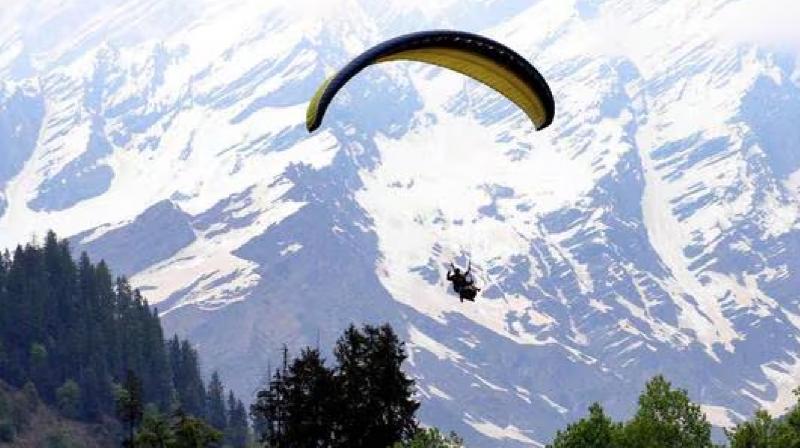 Belgian paraglider dies failed release reserve parachute News in hindi