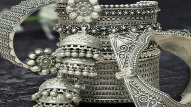 Silver prices rise, go per kg ..