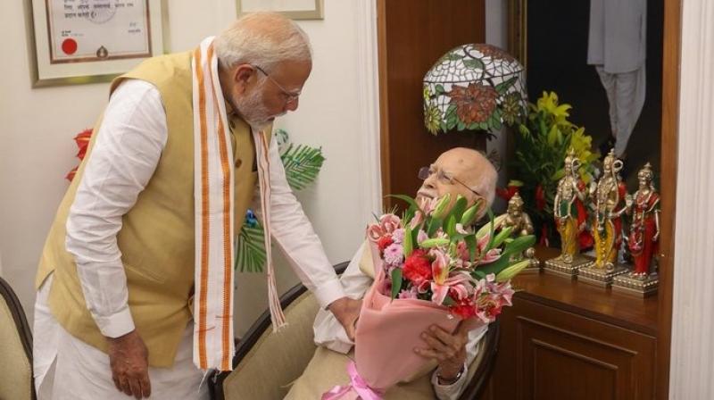 PM Modi met Lal Krishna Advani on his 97th birthday News In Hindi