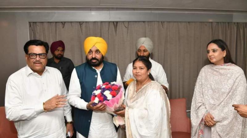 Ludhiana Woman Congress President Manisha Kapoor joins AAP