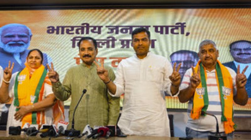 AAP councilor joins BJP ahead of MCD elections