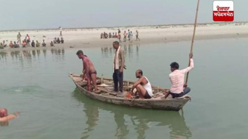  A boat full of people capsized in Sharda river in Sitapur,4 dead news in hindi