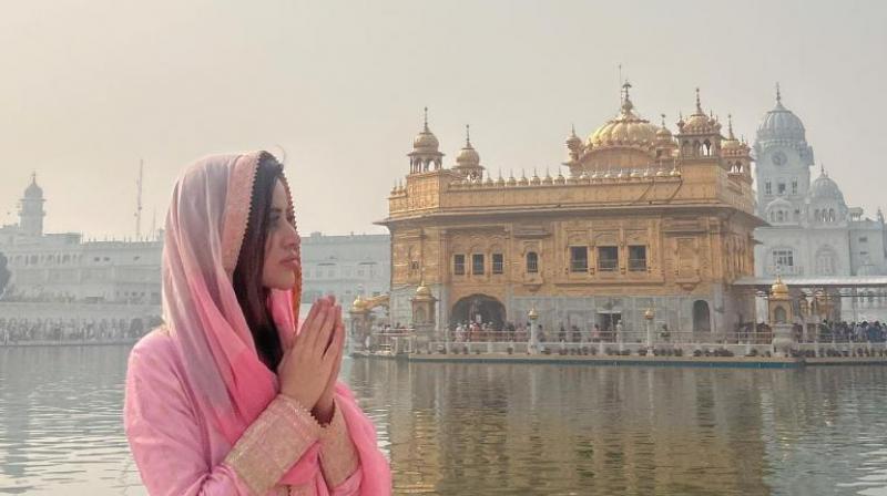 Urfi Javed visits Sri Harmandir Sahib, aka Golden Temple