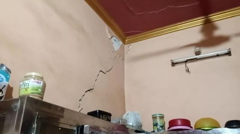 Cracks in the houses of Baghpat; District Magistrate said, happened due to water leakage