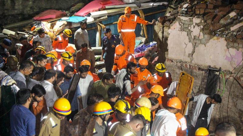 Accident due to collapse of three storey building, Meerut Building Collapse news