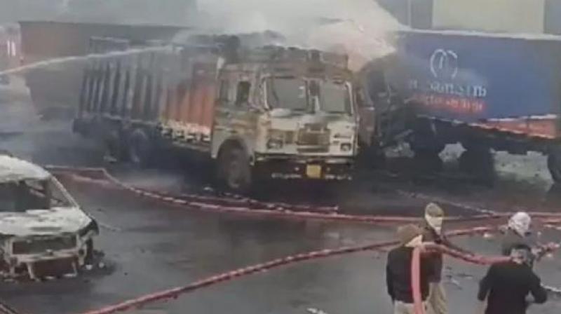 Jaipur News explosion in tanker filled CNG gas vehicles caught fire