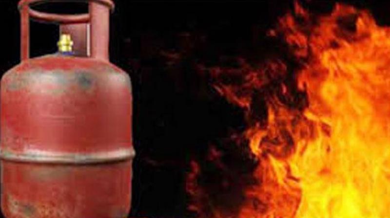 Fire broke out after leakage from gas cylinder in Panipat, couple and four children died