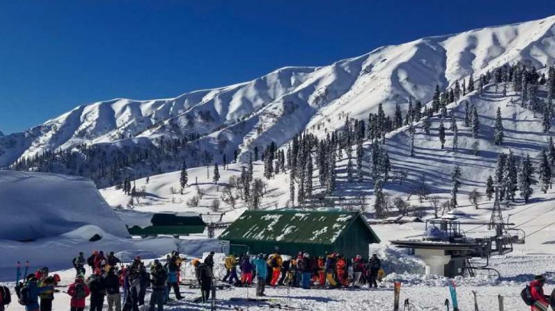 Severe cold in Kashmir valley, temperature below zero news in hindi