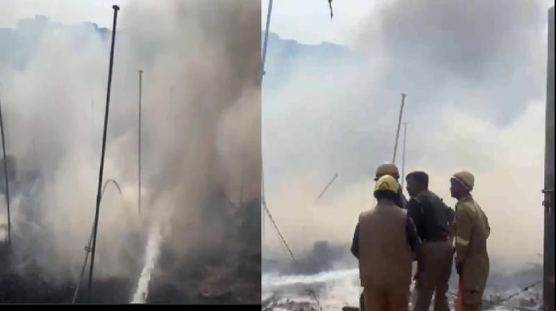 Massive fire broke out in a warehouse in Sector 122 Noida News In Hindi