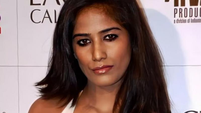  Bollywood actress Poonam Pandey Death News in hindi