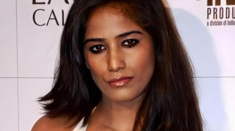 Poonam Pandey Death News: बॉलीवुड एक्ट्रेस पूनम पांडे की अचानक मौत, कैंसर के कारण तोड़ा दम