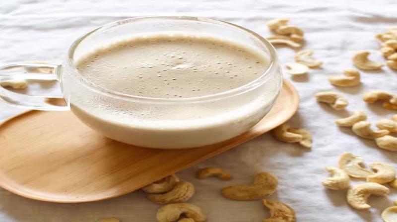 Eat cashew nuts soaked in milk, you will get tremendous benefits.