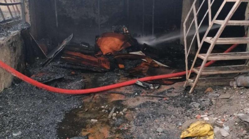 Fire breaks out in a furniture factory in Delhi news in hindi