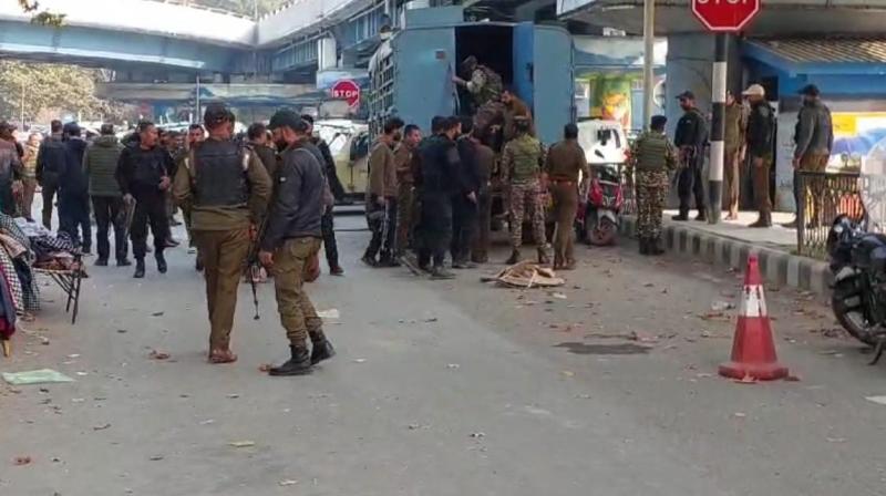 Terrorists throw grenade at CRPF bunker in Srinagar news in hindi