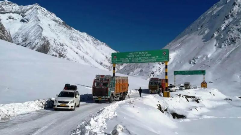 Severe cold in Jammu and Kashmir, temperature zero in Zoji La news in hindi