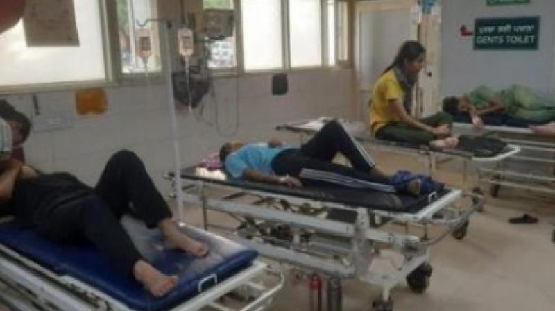 7 female students fainted due to heat in meritorious school News in hindi