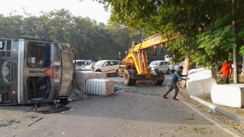  Truck overturned at Chandigarh's Medical College Chowk