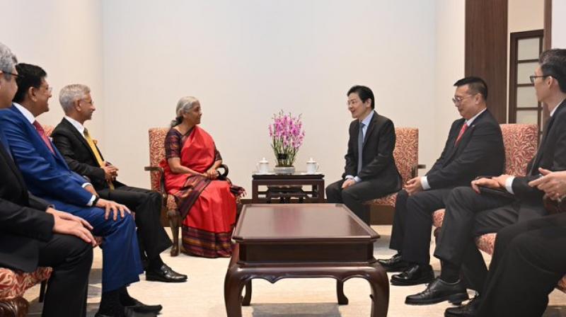 Top ministers of India met the Prime Minister and President of Singapore news in hindi