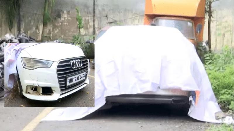 Audi hits 2 bikes in Pune, delivery boy dies news in hindi