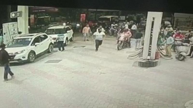 Young man who came to fill petrol at petrol pump in Chandigarh attacked with knives, condition critical