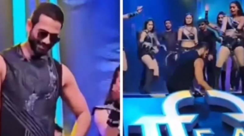 Shahid Kapoor becomes victim of oops moment during dance performance