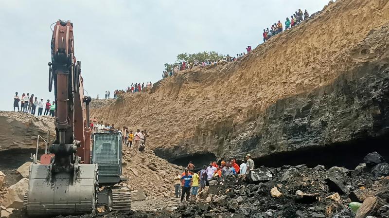 Mine collapses during illegal mining in Dhanbad, Jharkhand, three killed, many feared trapped