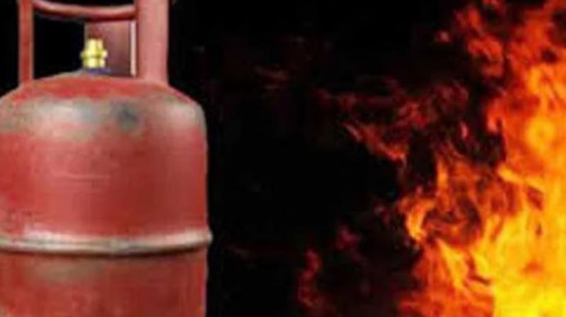 Gas cylinder explodes after leakage in Mumbai, six including two children injured