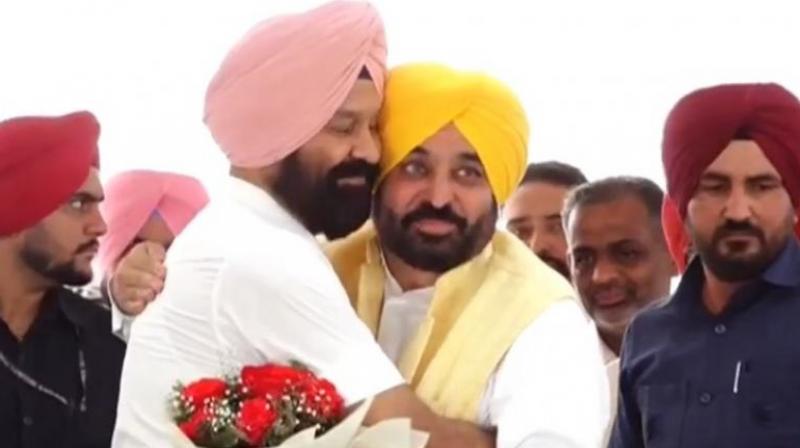 Hardeep Singh Dimpy Dhillon joins AAP, big blow to SAD news in hindi