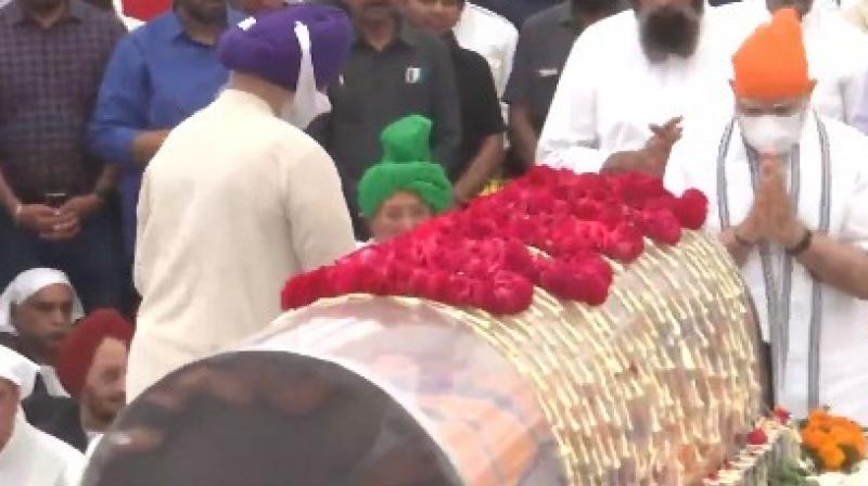 Prime Minister Modi reached Chandigarh to pay his last respects to Prakash Singh Badal.