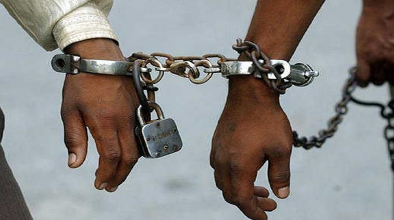 UP: Gang selling illegal arms busted, two accused arrested